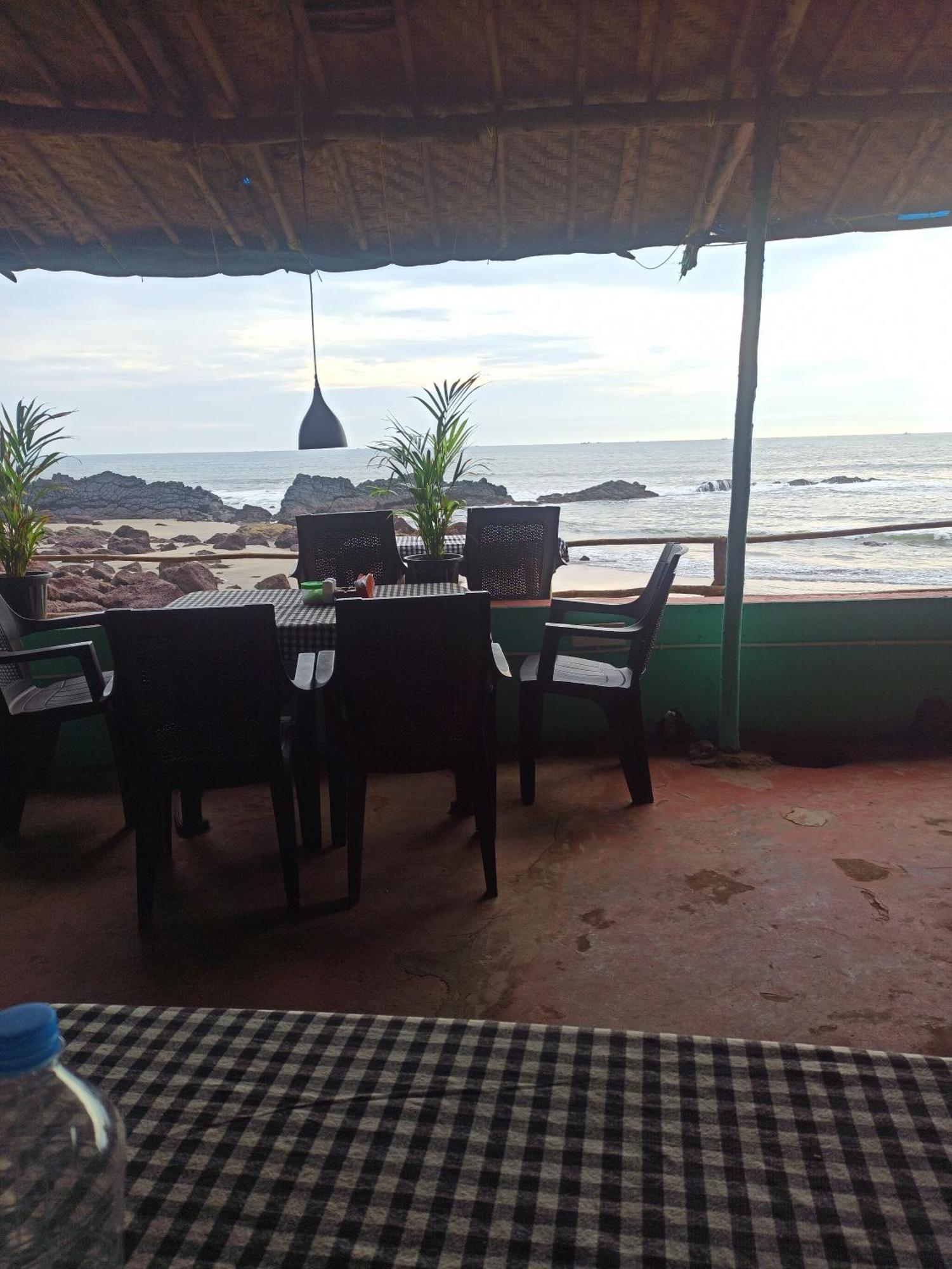 Om Ganesh Naik Guest House Arambol Esterno foto
